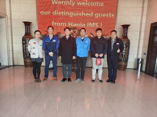 Customer visiting for AMP container project!